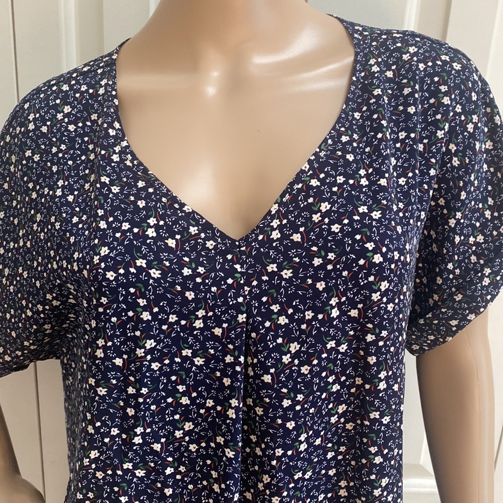 NWOT QUEZHU Womens XL Blue Floral Short Sleeve Blouse. So cute